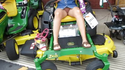 مامان سر از یک عضو و آن را قرار می دهد فشار سکس کیر در کس