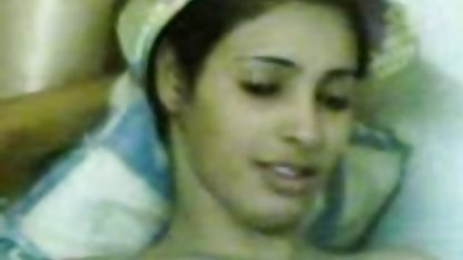 بوسه را کوس سکس هندی لب پایین به معده او نوازشگر او موز