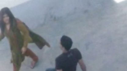 زرق و برق دار, آسیایی, در بیدمشک او با یک کوس و کون وکیر