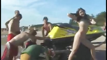 از یک نگران گروهی به خارجی کوس پرستش پاها در یک روز,